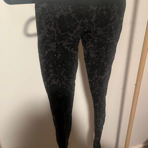 Black Lace Pattern Full Length Leggings Size Small